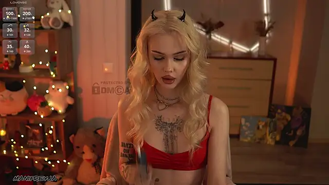 Snapshot of ManiFreyja chatting on 05.30.26 ManiFreyja online show from 05.30.26