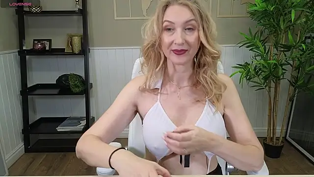 Snapshot of LadyLeea chatting on 01.10.25 LadyLeea online show from 01.10.25