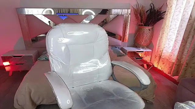 Mia Fischer online show from 12.19.25