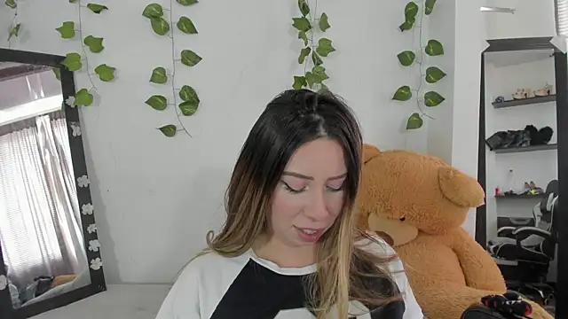 Snapshot of JanneKim chatting on 10.16.25 JanneKim online show from 10.16.25