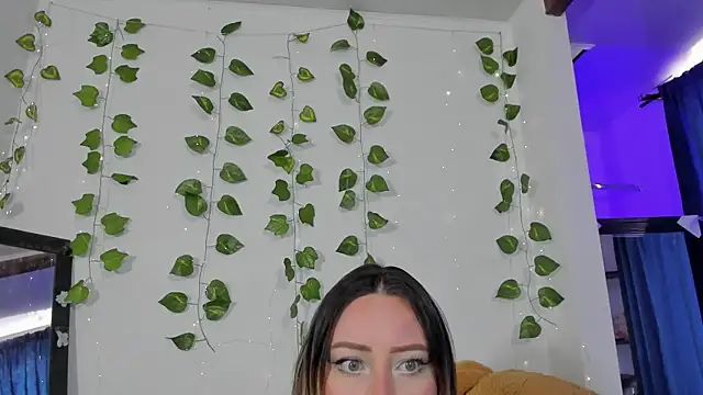 Snapshot of JanneKim chatting on 10.28.25 JanneKim online show from 10.28.25