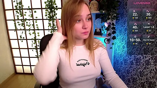 Snapshot of LianaBright chatting on 12.03.24 LianaBright online show from 12.03.24