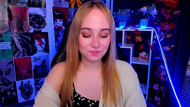 Snapshot of LianaBright chatting on 12.06.24 LianaBright online show from 12.06.24