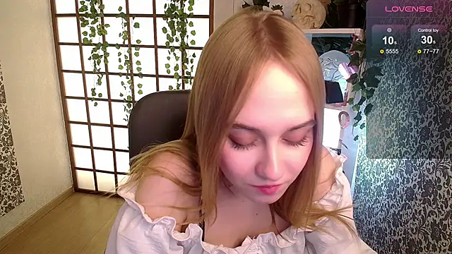 Snapshot of LianaBright chatting on 12.12.24 LianaBright online show from 12.12.24