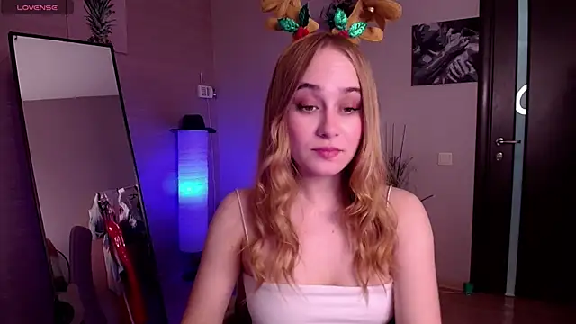 Snapshot of LianaBright chatting on 12.26.24 LianaBright online show from 12.26.24