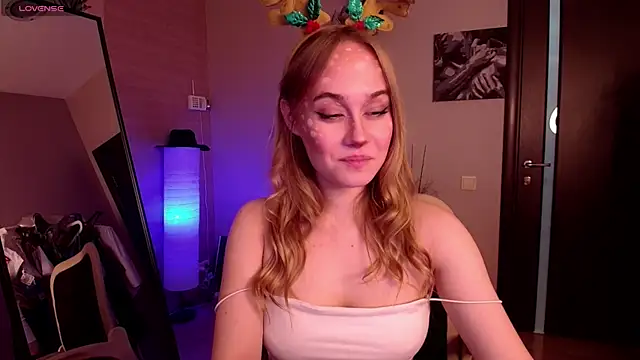 Snapshot of LianaBright chatting on 12.26.24 LianaBright online show from 12.26.24