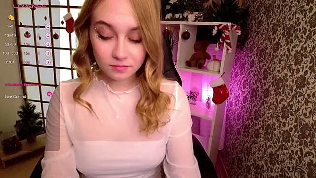 Snapshot of LianaBright chatting on 01.04.25 LianaBright online show from 01.04.25
