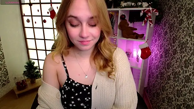 Snapshot of LianaBright chatting on 01.06.25 LianaBright online show from 01.06.25