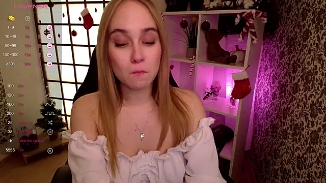 Snapshot of LianaBright chatting on 01.12.25 LianaBright online show from 01.12.25