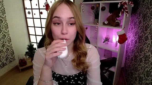 Snapshot of LianaBright chatting on 01.16.25 LianaBright online show from 01.16.25