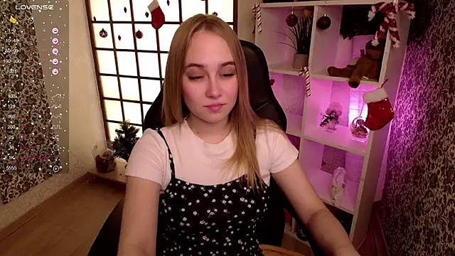 Snapshot of LianaBright chatting on 01.20.25 LianaBright online show from 01.20.25