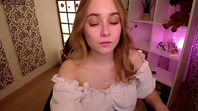 Snapshot of LianaBright chatting on 01.21.25 LianaBright online show from 01.21.25
