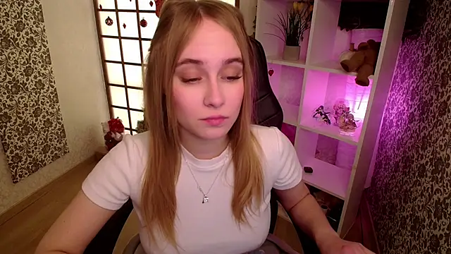 Snapshot of LianaBright chatting on 01.23.25 LianaBright online show from 01.23.25