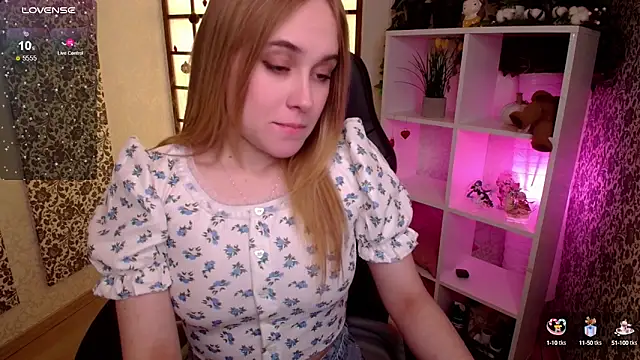 Snapshot of LianaBright chatting on 01.25.25 LianaBright online show from 01.25.25