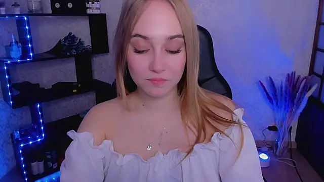 Snapshot of LianaBright chatting on 01.26.25 LianaBright online show from 01.26.25