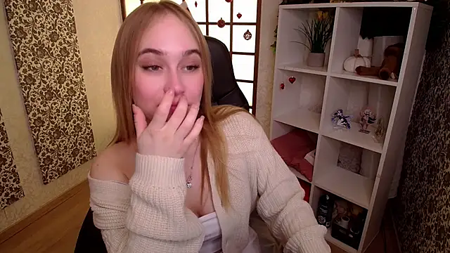 Snapshot of LianaBright chatting on 01.28.25 LianaBright online show from 01.28.25