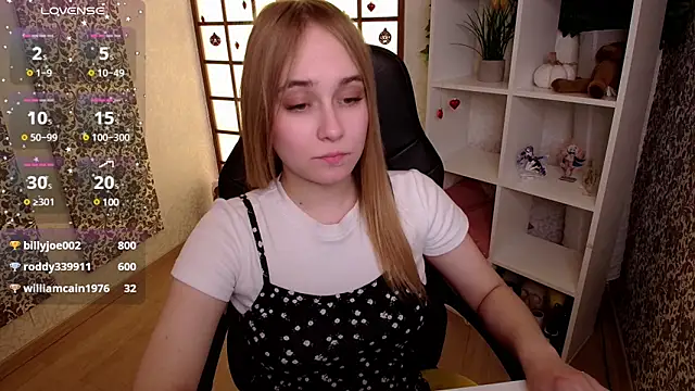 Snapshot of LianaBright chatting on 01.30.25 LianaBright online show from 01.30.25