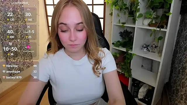 Snapshot of LianaBright chatting on 02.01.25 LianaBright online show from 02.01.25