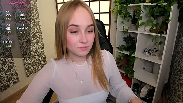 Snapshot of LianaBright chatting on 02.03.25 LianaBright online show from 02.03.25