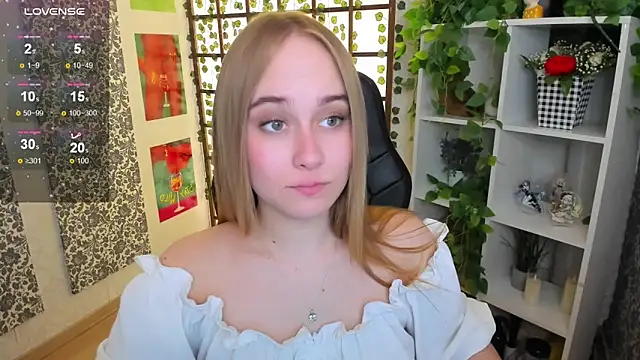 Snapshot of LianaBright chatting on 03.05.25 LianaBright online show from 03.05.25