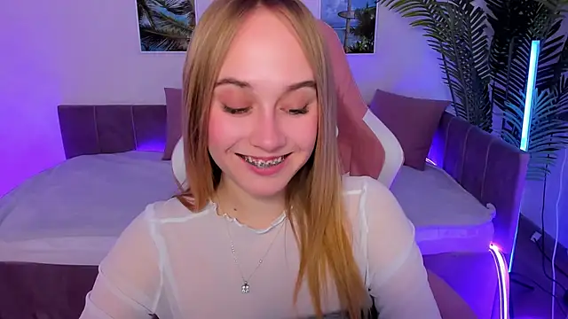 Snapshot of LianaBright chatting on 03.06.25 LianaBright online show from 03.06.25