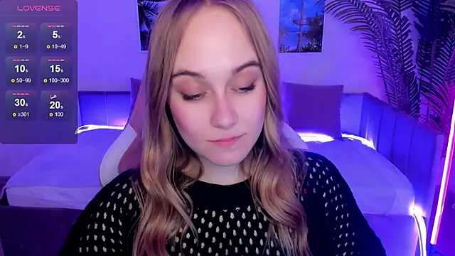 Snapshot of LianaBright chatting on 03.18.25 LianaBright online show from 03.18.25