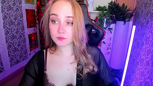 Snapshot of LianaBright chatting on 02.19.26 LianaBright online show from 02.19.26