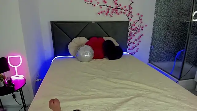 KristiVegass online show from 10.17.25