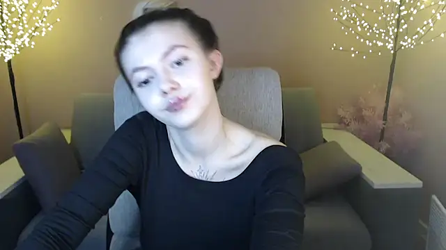 Snapshot of Ritaneer chatting on 12.17.24 Ritaneer online show from 12.17.24