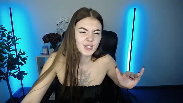 Snapshot of Ritaneer chatting on 11.24.25 Ritaneer online show from 11.24.25