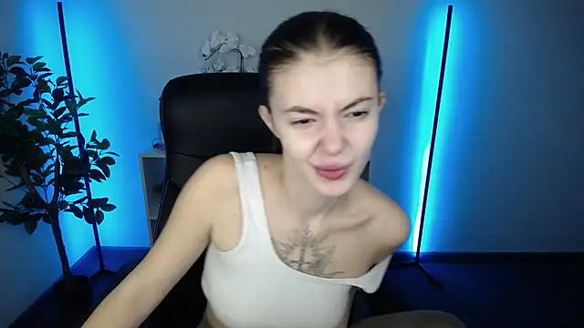 Snapshot of Ritaneer chatting on 11.29.25 Ritaneer online show from 11.29.25