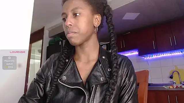 Snapshot of CoccoBele69 chatting on 11.04.25 CoccoBele69 online show from 11.04.25