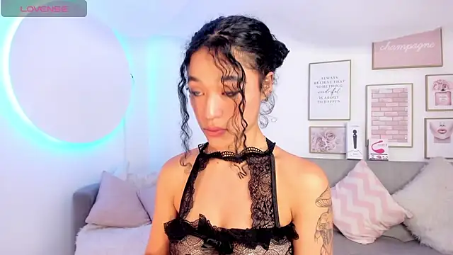 Crystal Dluna online show from 02.01.25