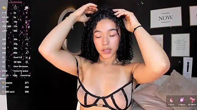 Crystal Dluna online show from 02.26.25