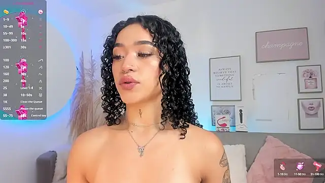 Crystal Dluna online show from 03.17.25