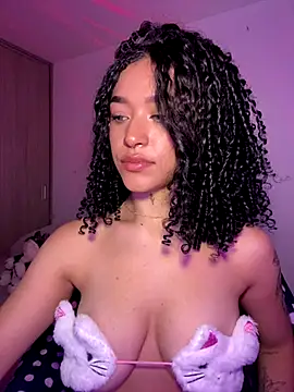 Snapshot of Crystal_Dluna chatting on 09.18.25 Crystal Dluna online show from 09.18.25