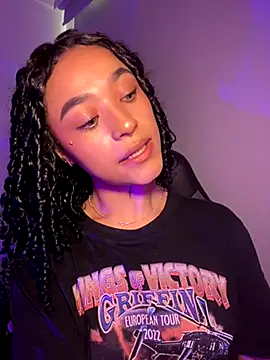 Snapshot of Crystal_Dluna chatting on 09.23.25 Crystal Dluna online show from 09.23.25