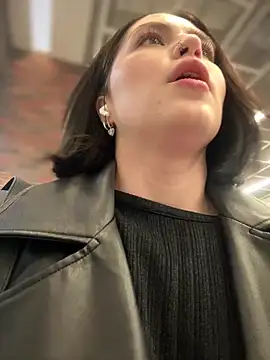 meow girl online show from 12.14.24