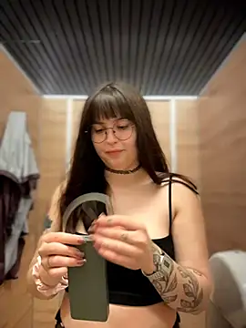 Snapshot of meow_girl chatting on 07.19.26 meow girl online show from 07.19.26