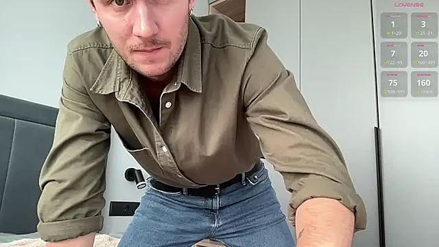 Snapshot of cute_mark chatting on 09.21.25 cute mark online show from 09.21.25