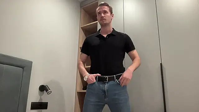 Snapshot of cute_mark chatting on 10.01.25 cute mark online show from 10.01.25