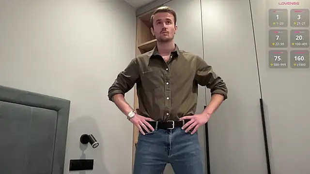 Snapshot of cute_mark chatting on 10.02.25 cute mark online show from 10.02.25