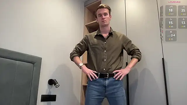 Snapshot of cute_mark chatting on 10.04.25 cute mark online show from 10.04.25