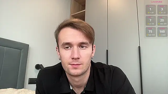 Snapshot of cute_mark chatting on 10.06.25 cute mark online show from 10.06.25