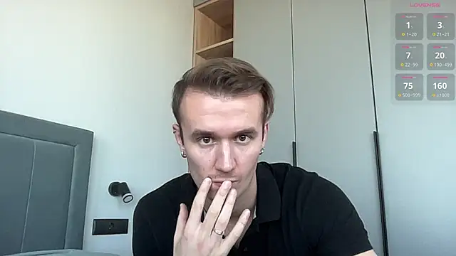 Snapshot of cute_mark chatting on 10.08.25 cute mark online show from 10.08.25