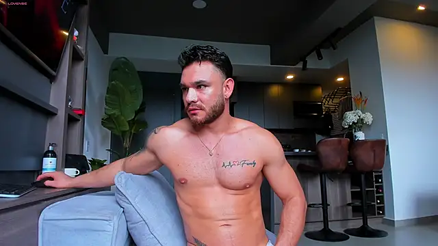 Maximo Marcelo online show from 03.12.26