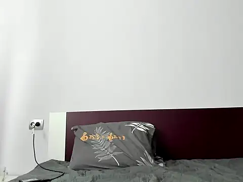 Snapshot of ElektraShine29 chatting on 10.18.25 ElektraShine29 online show from 10.18.25