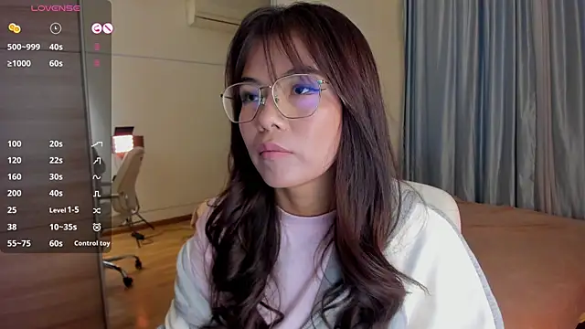 Snapshot of moonlight8_ chatting on 09.18.25 moonlight8 online show from 09.18.25