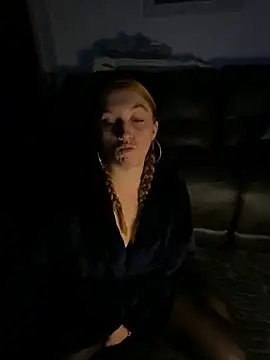 Snapshot of Stoner_BarbieXX chatting on 11.19.25 Stoner BarbieXX online show from 11.19.25