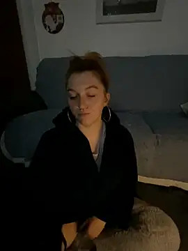 Snapshot of Stoner_BarbieXX chatting on 12.13.25 Stoner BarbieXX online show from 12.13.25